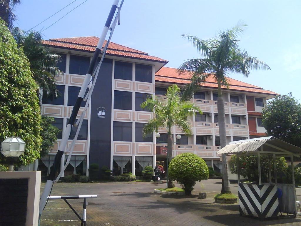 Jepara Indah Hotel Eksteriør billede